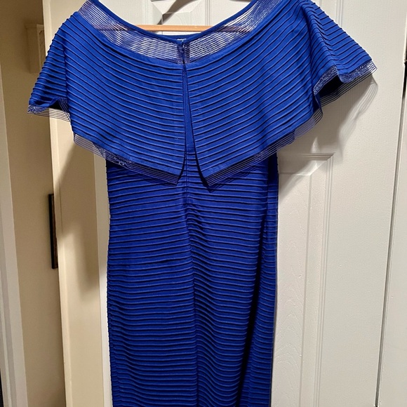 Tadashi shoji tabora dress size medium - Picture 2 of 6